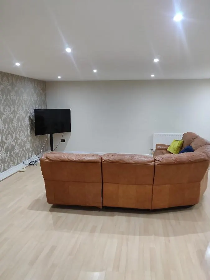 Apartment 3 Bedrooms 2 Baths, Overlooking The River Near Excel, O2, City Airport - Sleeps Up To 6 London