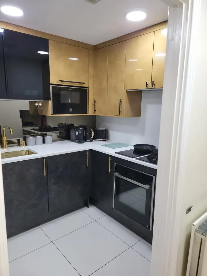 3 Bedrooms 2 Baths, Overlooking The River Near Excel, O2, City Airport - Sleeps Up To 6 London Apartment