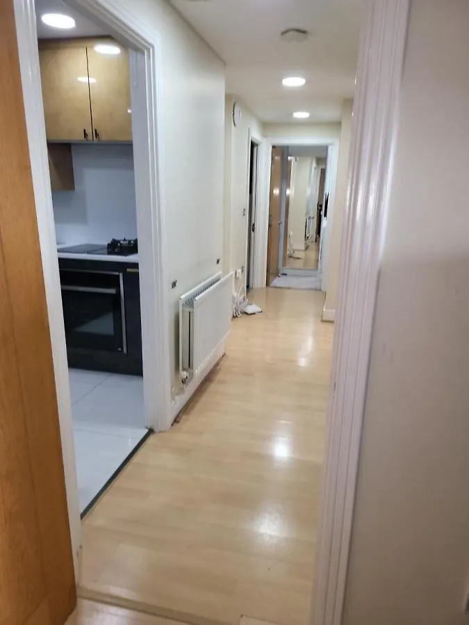 3 Bedrooms 2 Baths, Overlooking The River Near Excel, O2, City Airport - Sleeps Up To 6 London United Kingdom