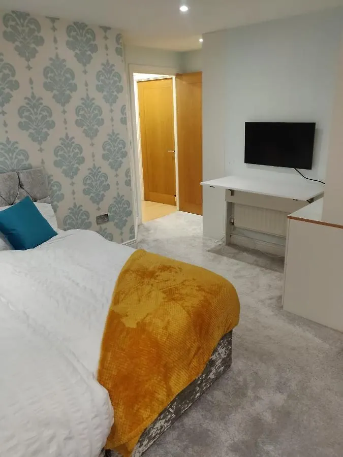 Apartment 3 Bedrooms 2 Baths, Overlooking The River Near Excel, O2, City Airport - Sleeps Up To 6 London