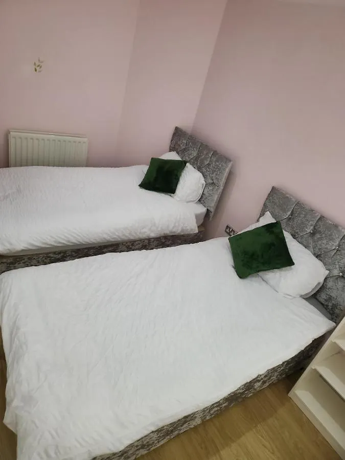 3 Bedrooms 2 Baths, Overlooking The River Near Excel, O2, City Airport - Sleeps Up To 6 London 0*,
